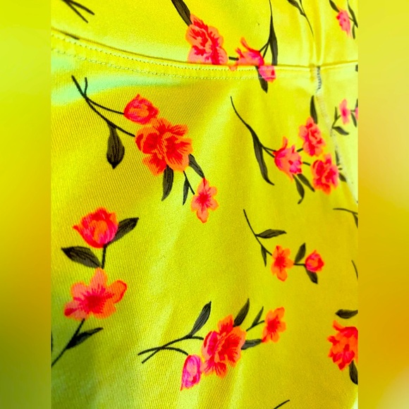 🩷Pink Floral Neon Green Biker Short💚 - Picture 4 of 5